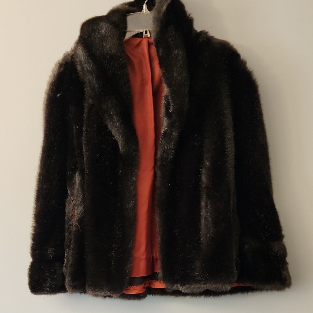 Elegant Black Faux Fur Cape